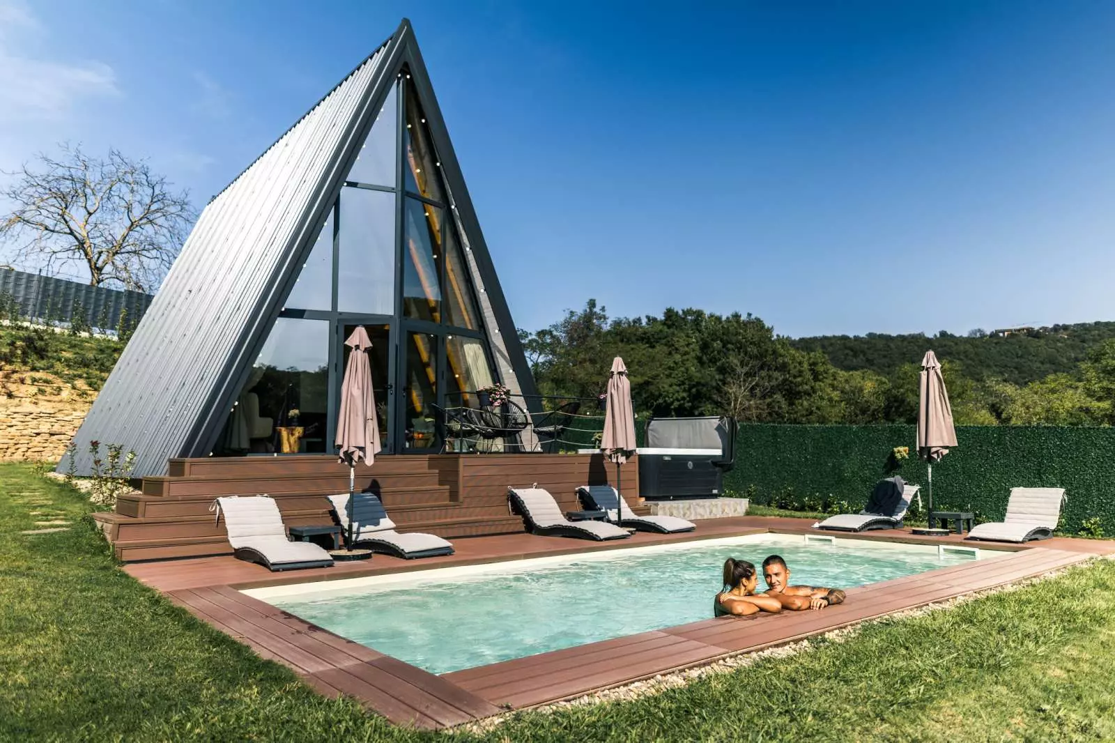 A-Frame-Haus mit Pool